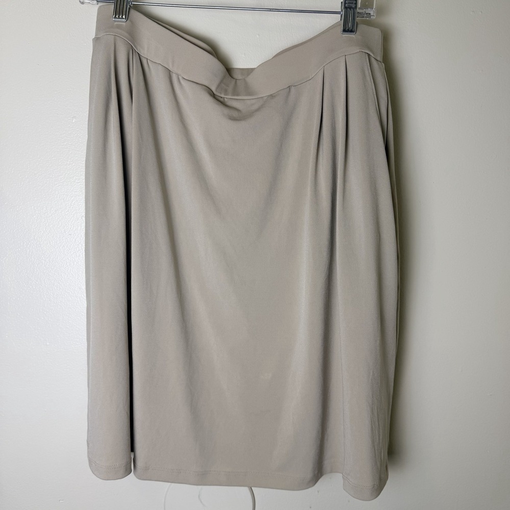Susan Graver Liquid Knit A-line Skort Size Medium  Brown Pleat Elastic Waist